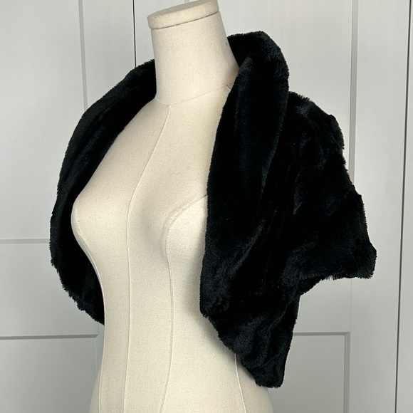 Faux Fur Bolo Shrug - Picture 6 of 7